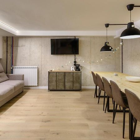 Apartamentos La Muralla De Хака Екстериор снимка