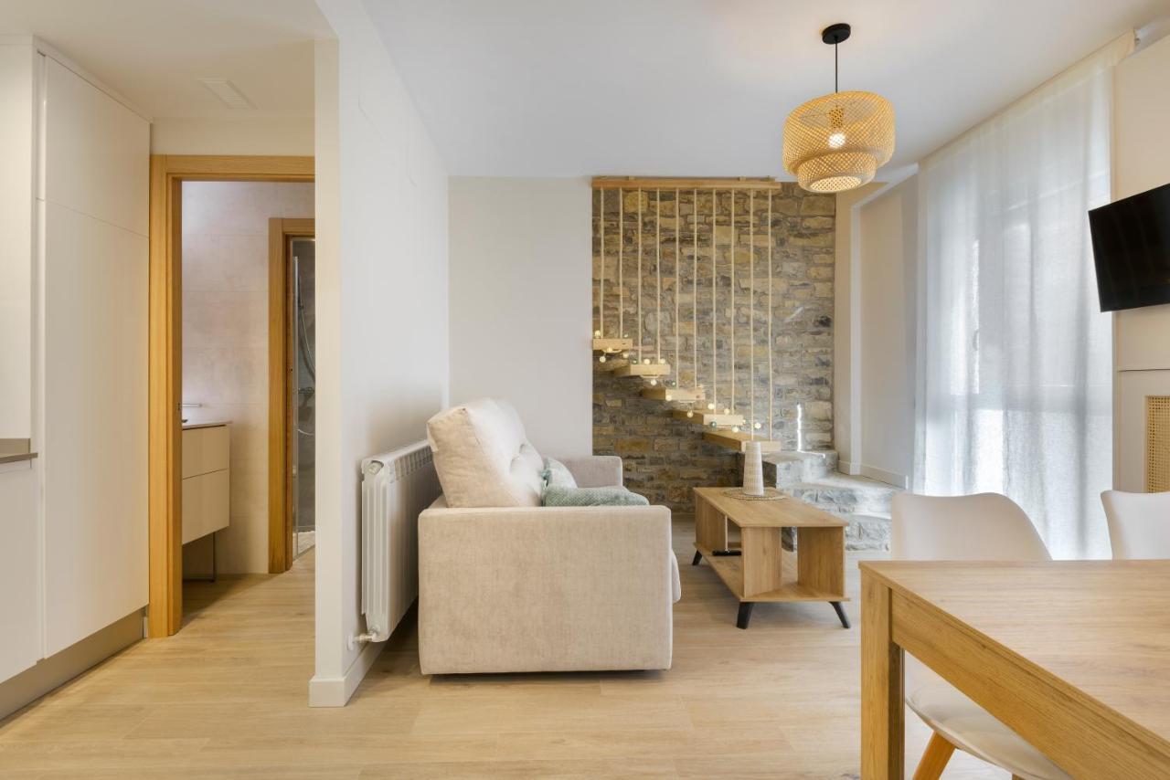 Apartamentos La Muralla De Хака Екстериор снимка