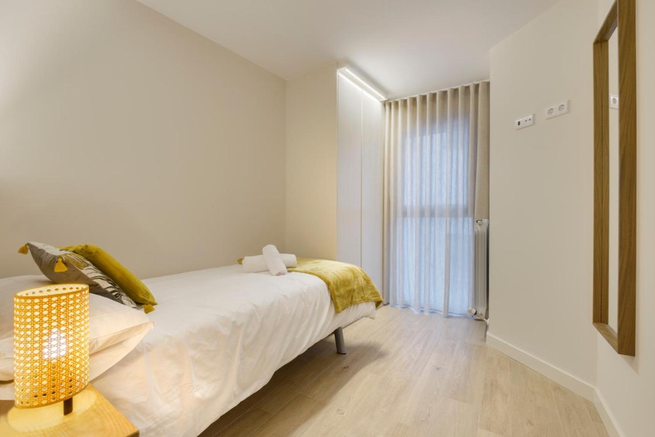 Apartamentos La Muralla De Хака Екстериор снимка