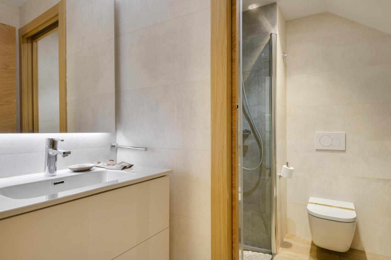 Apartamentos La Muralla De Хака Екстериор снимка