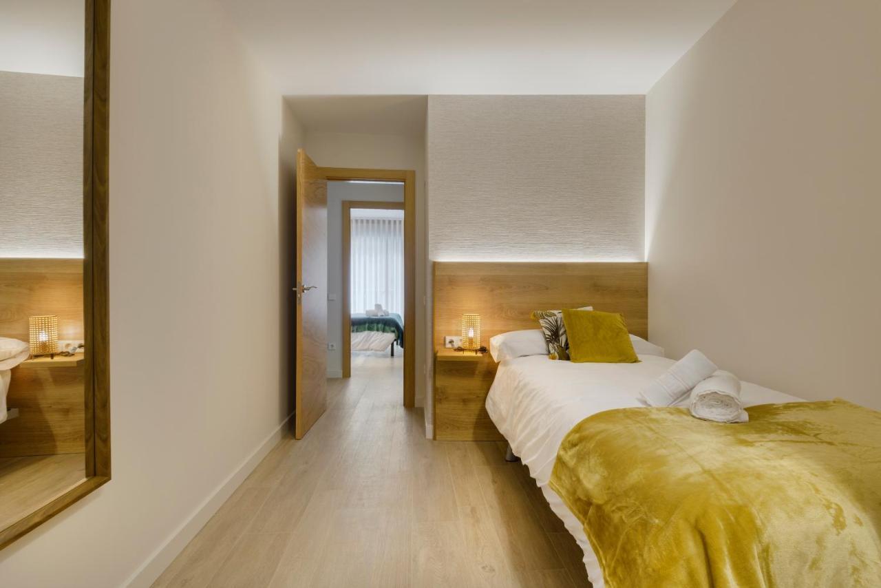Apartamentos La Muralla De Хака Екстериор снимка