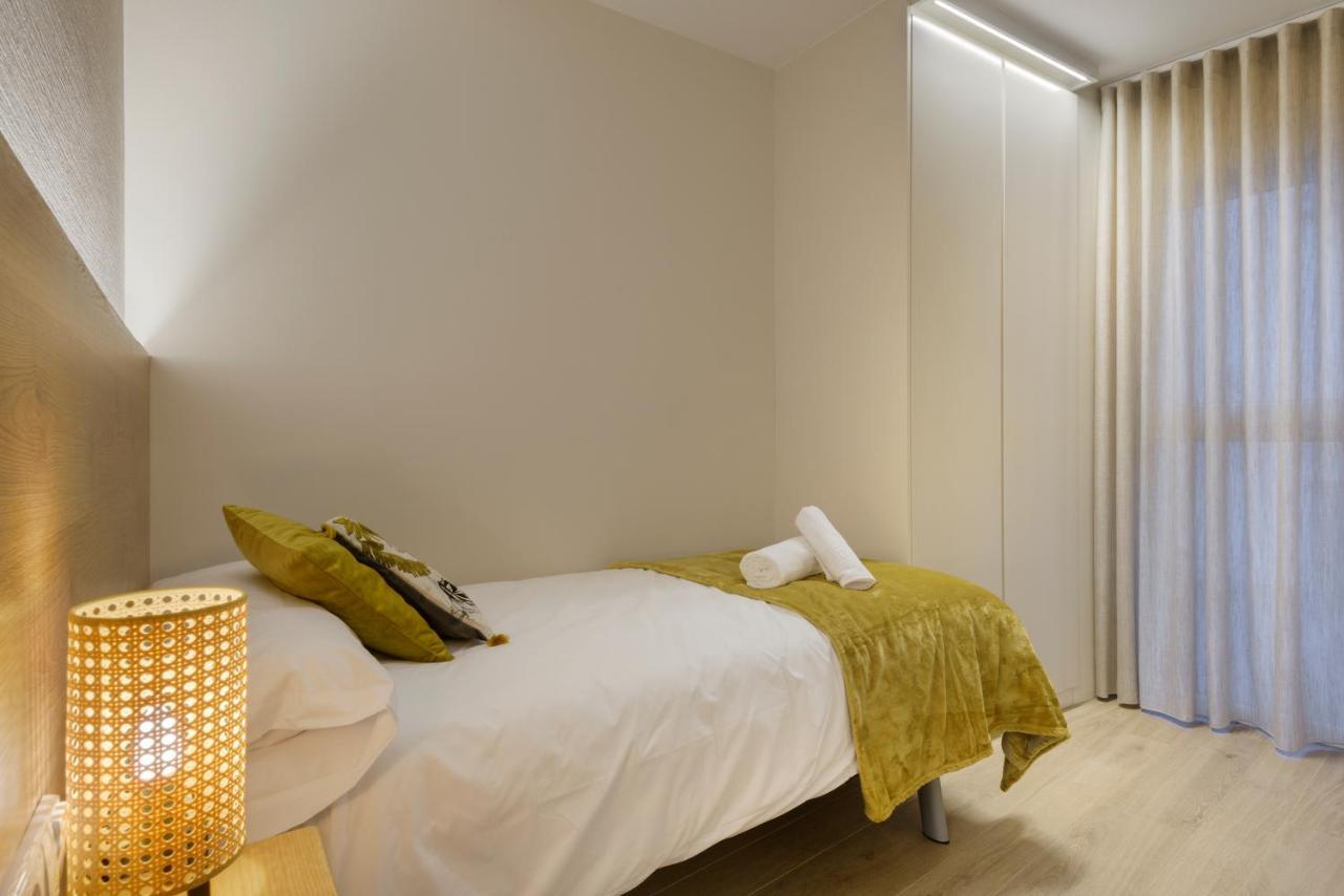 Apartamentos La Muralla De Хака Екстериор снимка