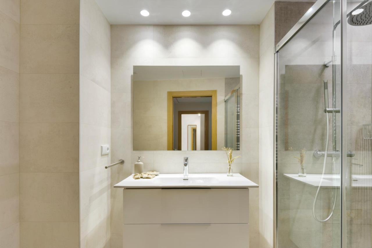 Apartamentos La Muralla De Хака Екстериор снимка