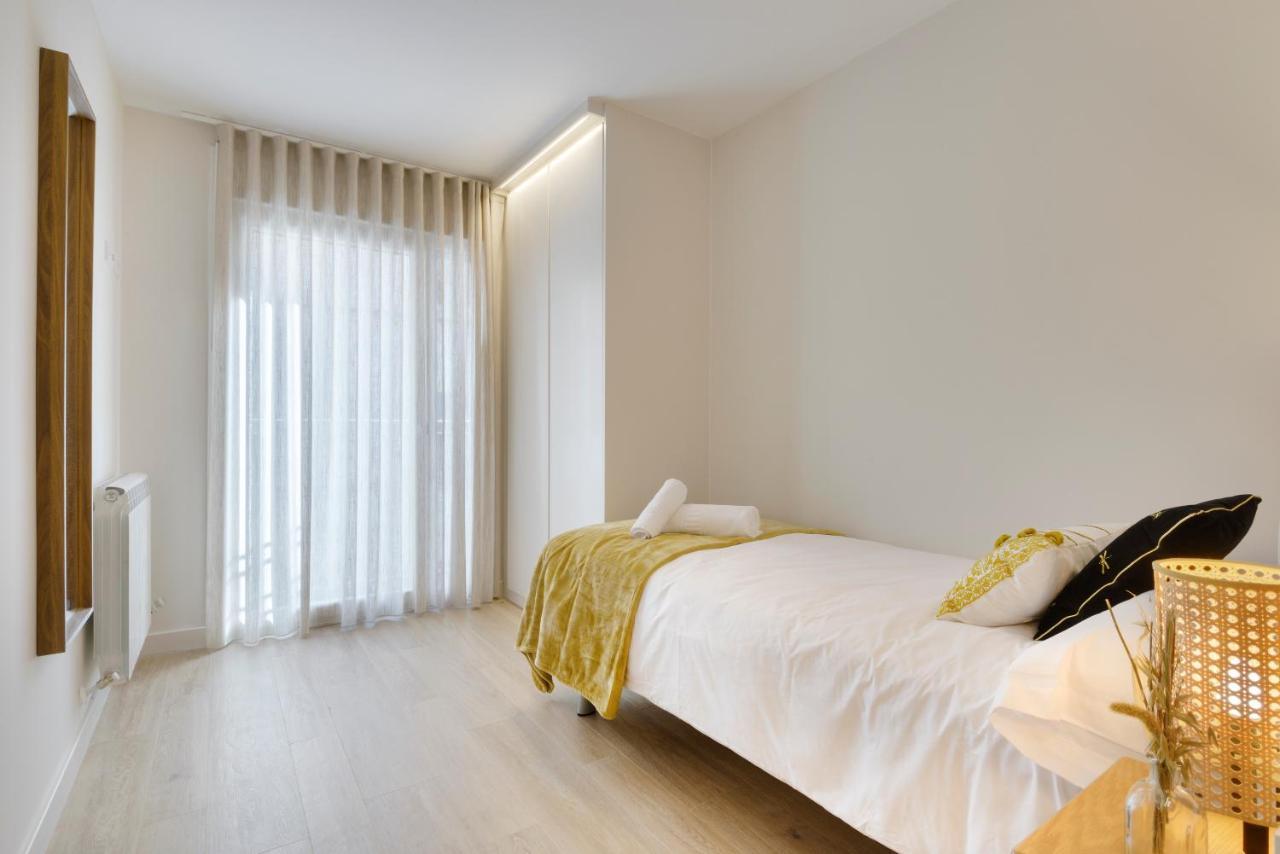 Apartamentos La Muralla De Хака Екстериор снимка