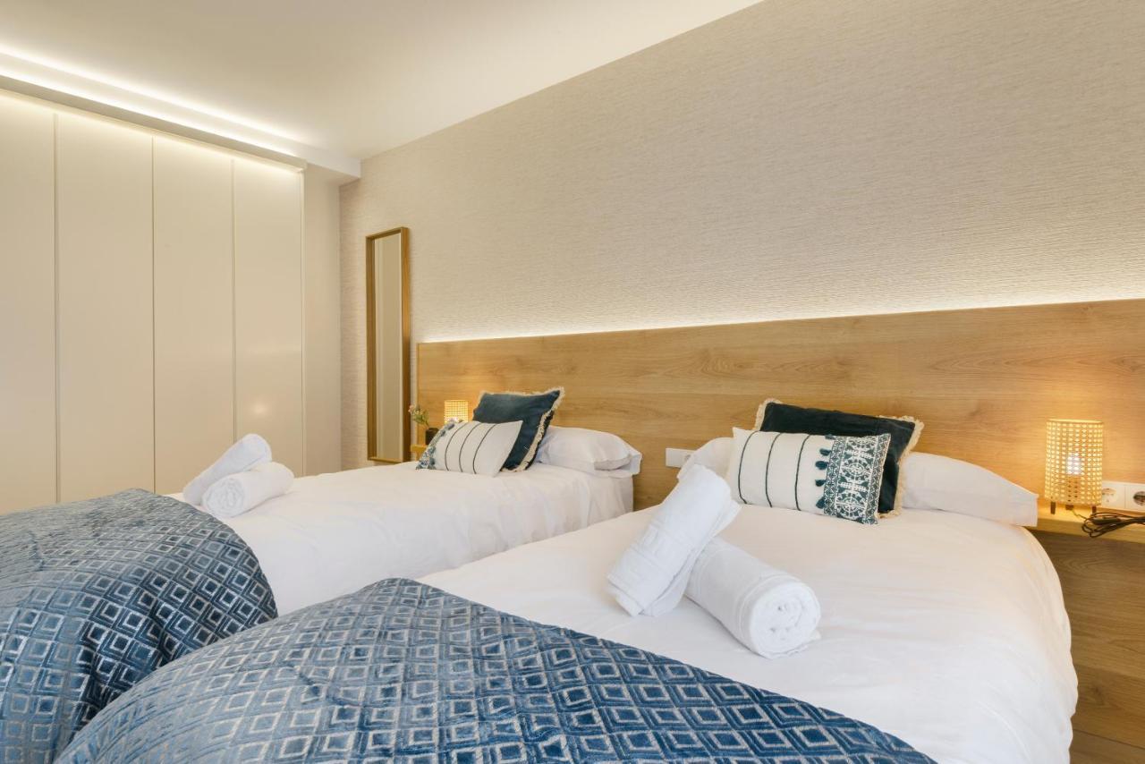Apartamentos La Muralla De Хака Екстериор снимка