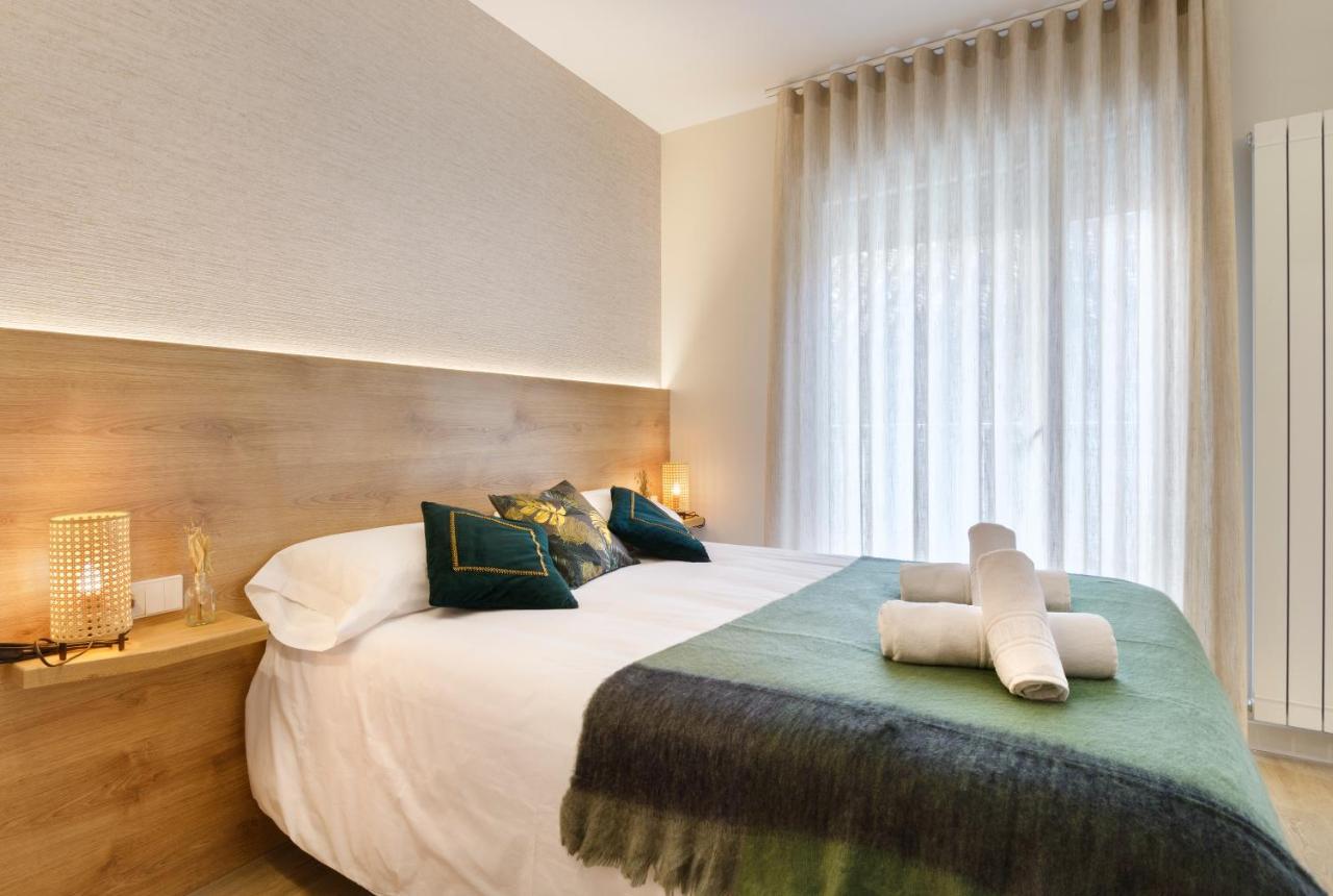 Apartamentos La Muralla De Хака Екстериор снимка