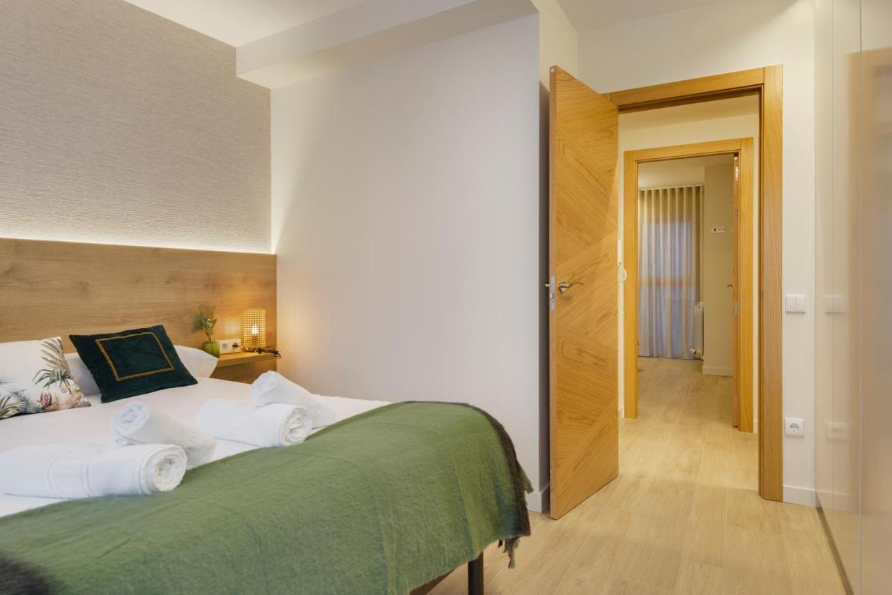 Apartamentos La Muralla De Хака Екстериор снимка