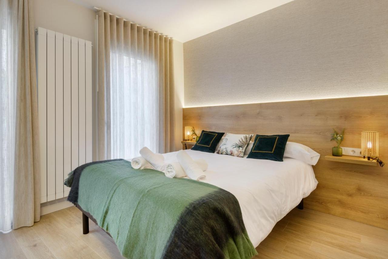 Apartamentos La Muralla De Хака Екстериор снимка