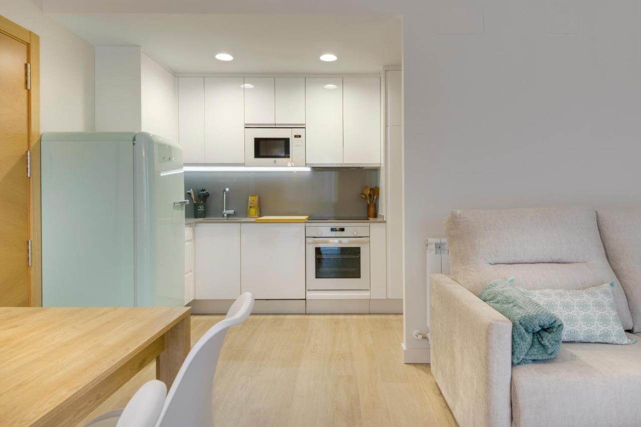 Apartamentos La Muralla De Хака Екстериор снимка
