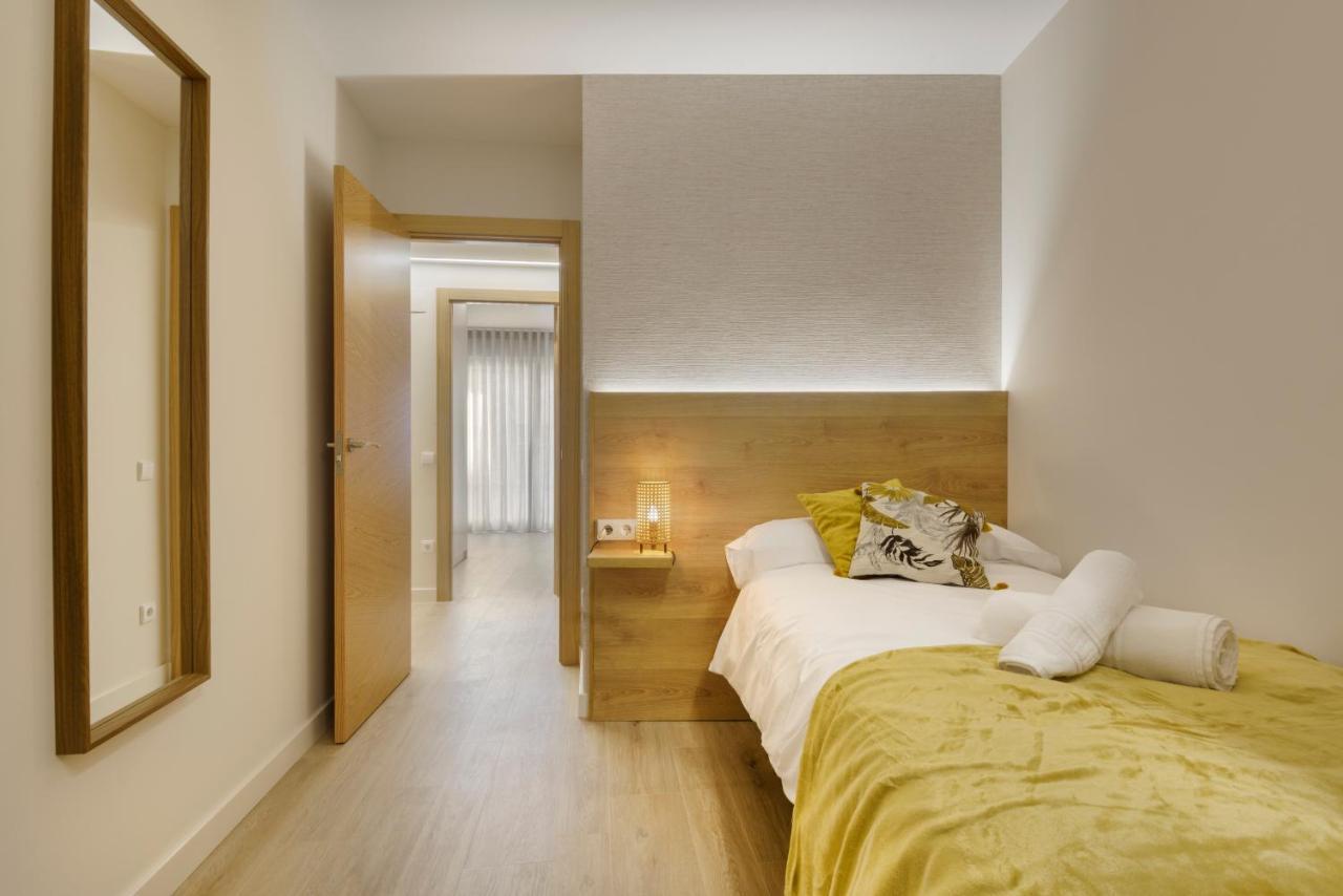 Apartamentos La Muralla De Хака Екстериор снимка