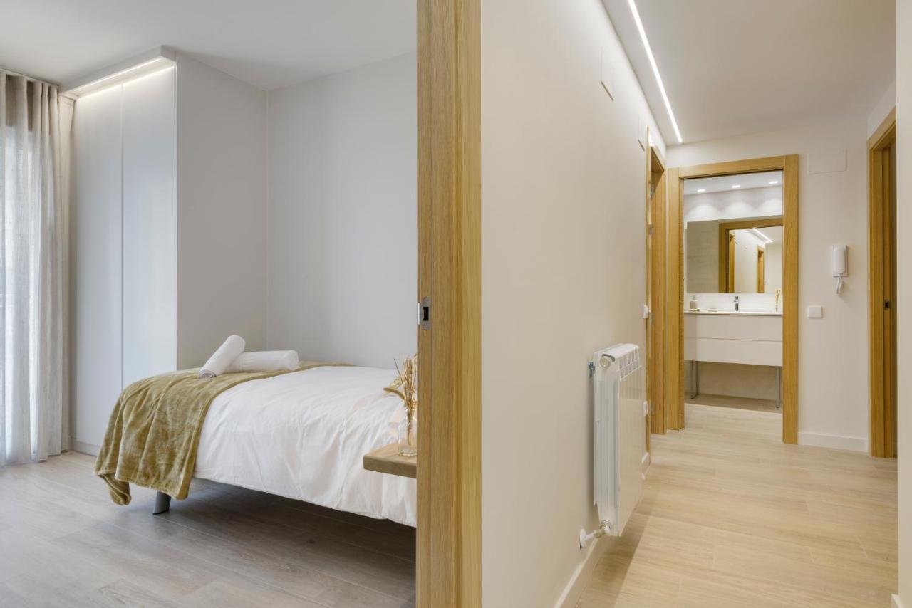 Apartamentos La Muralla De Хака Екстериор снимка