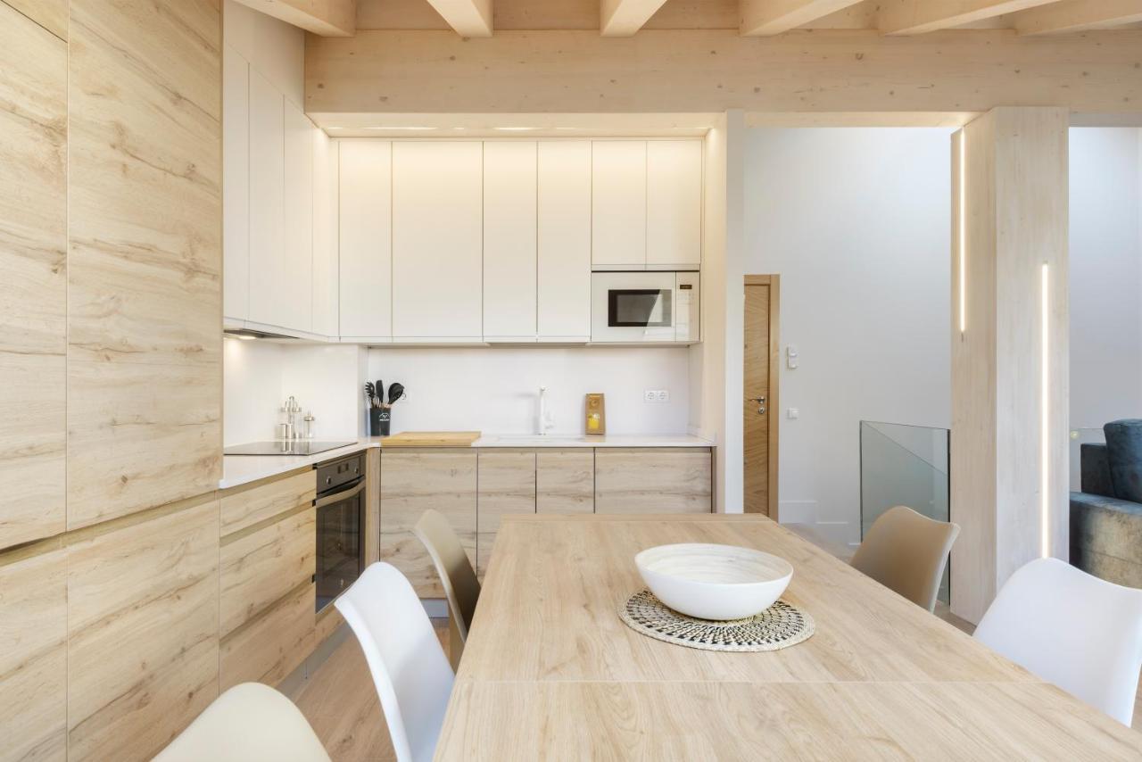 Apartamentos La Muralla De Хака Екстериор снимка