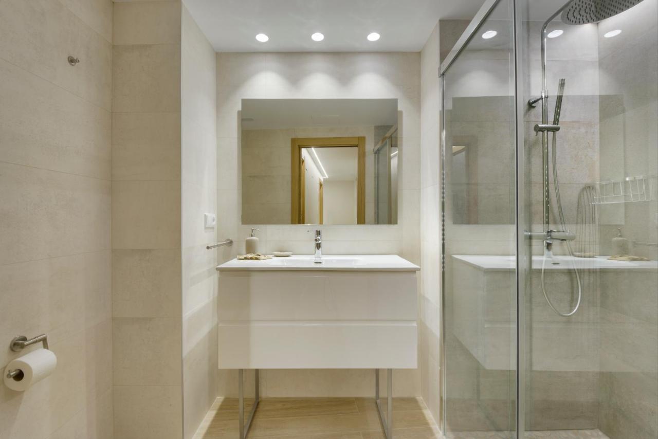 Apartamentos La Muralla De Хака Екстериор снимка