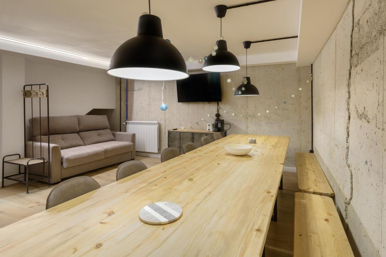 Apartamentos La Muralla De Хака Екстериор снимка
