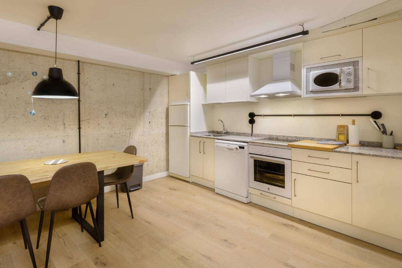 Apartamentos La Muralla De Хака Екстериор снимка