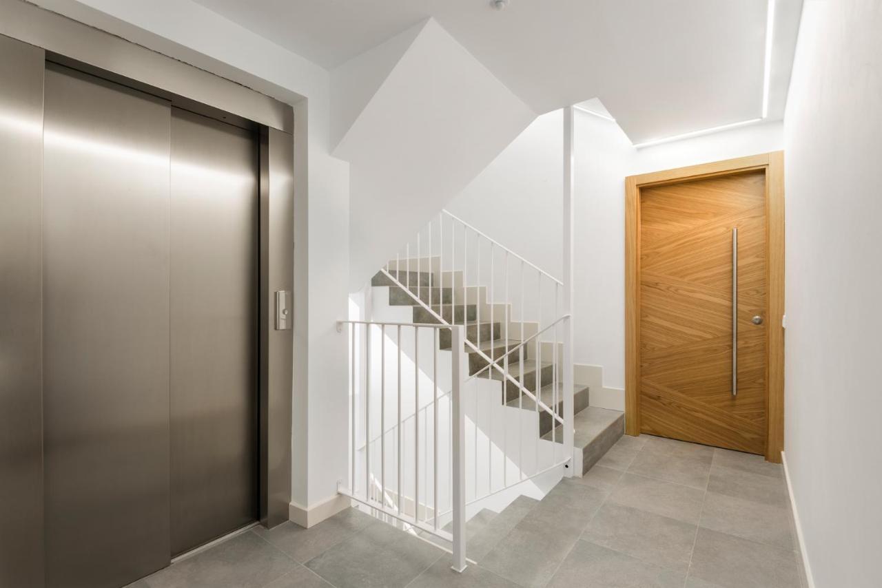 Apartamentos La Muralla De Хака Екстериор снимка