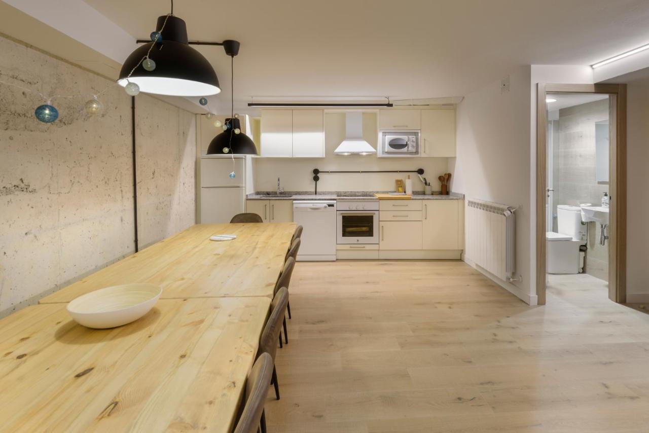 Apartamentos La Muralla De Хака Екстериор снимка
